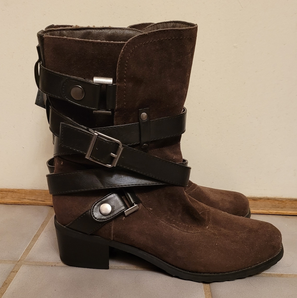 Brown MukLuk boots, size 7. 5